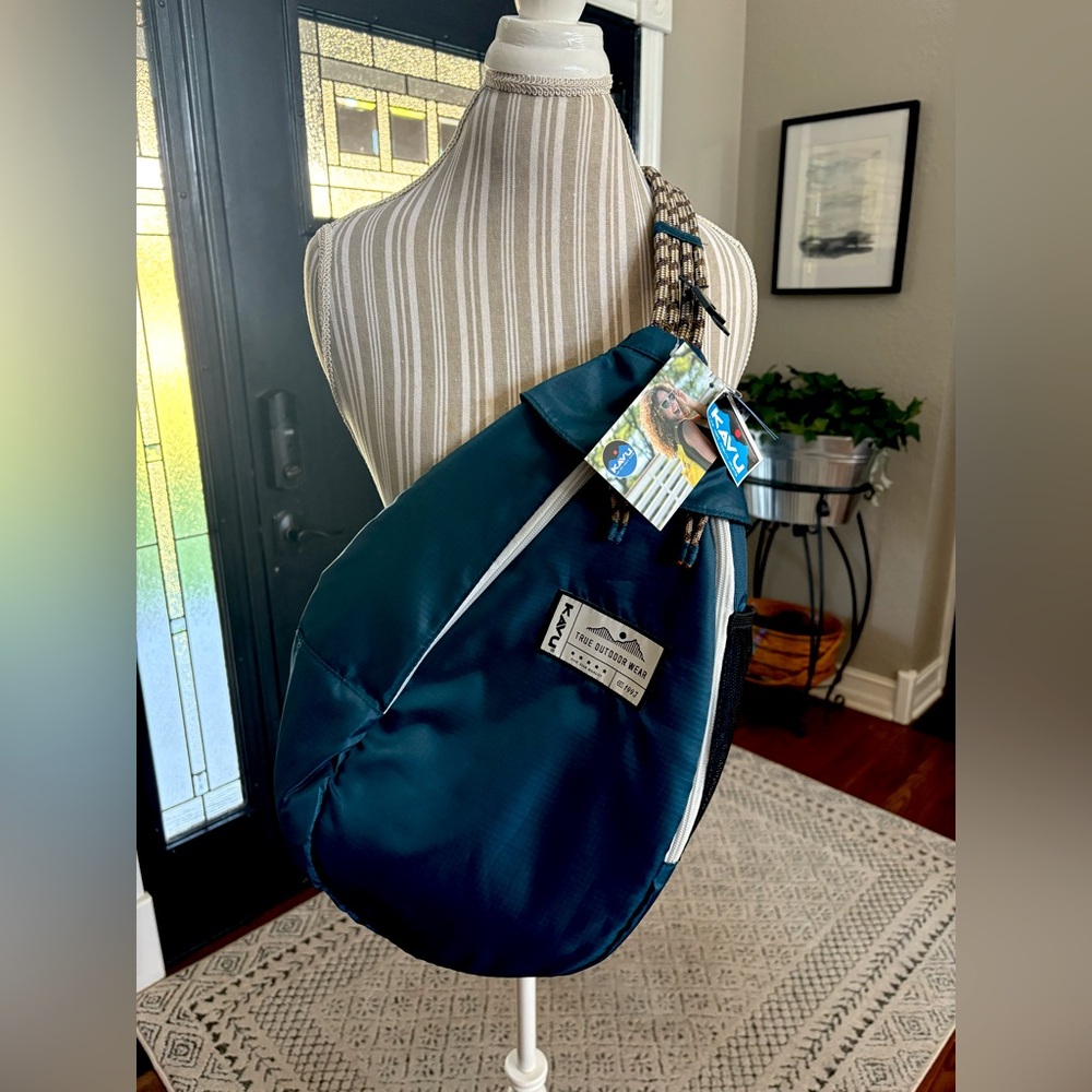 Kavu Crossbody Cooler Bag. NWT great for lunch, hike, or baby bottles. SFH
